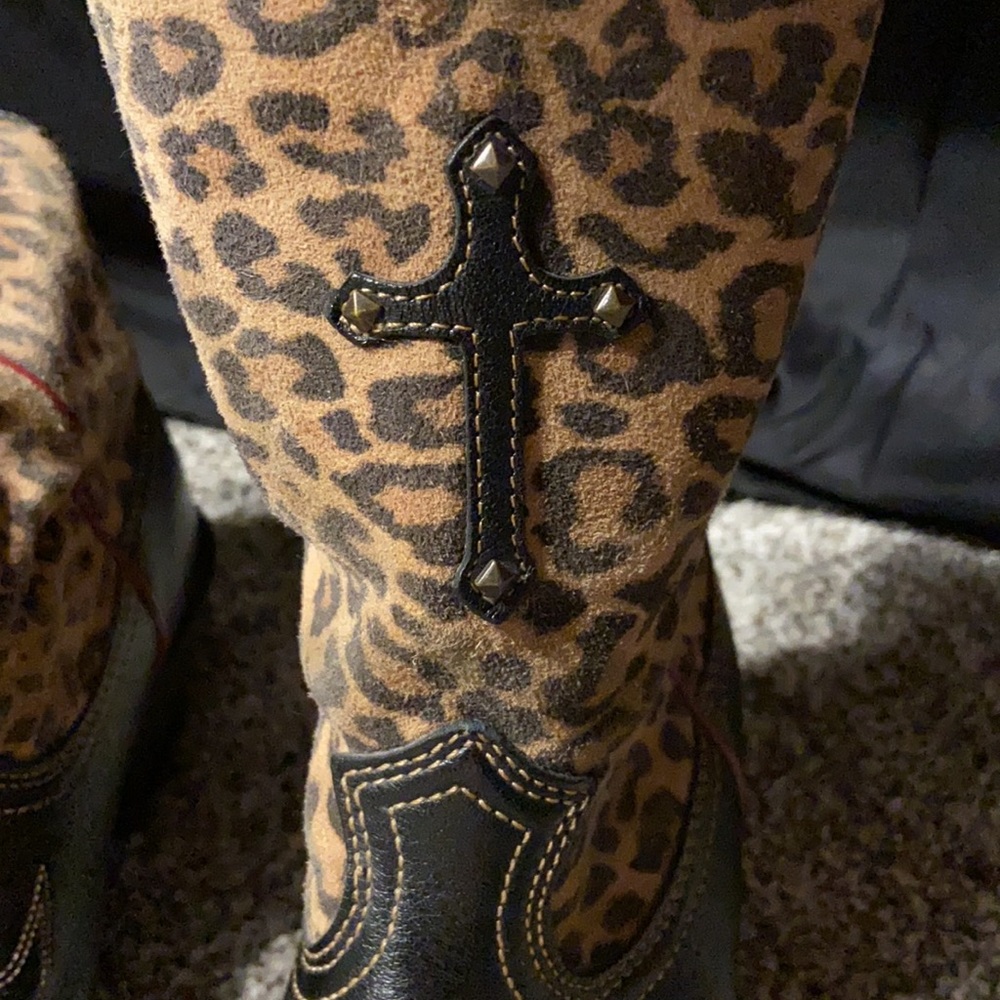 Boots - Picture 5 of 5